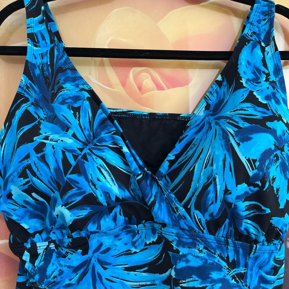 Swimsuits For All Vibrant Blue Leaf Camisole - Picture 2 of 7
